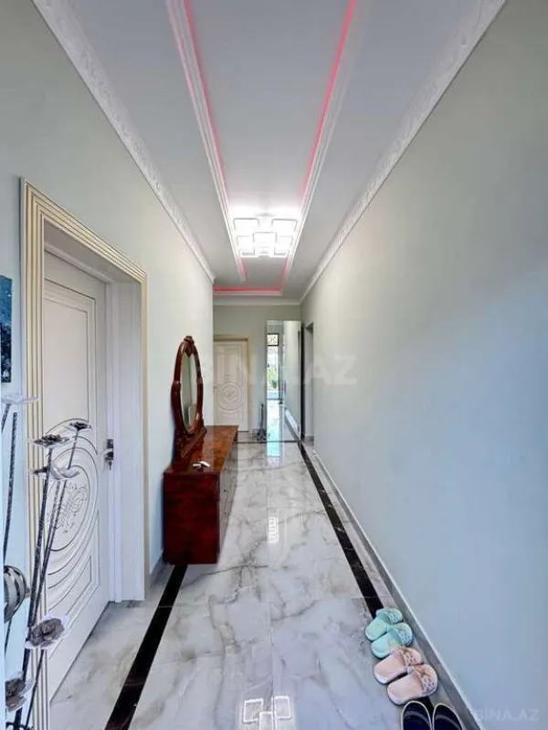 Satılır 5 otaqlı həyət evi 200 m²