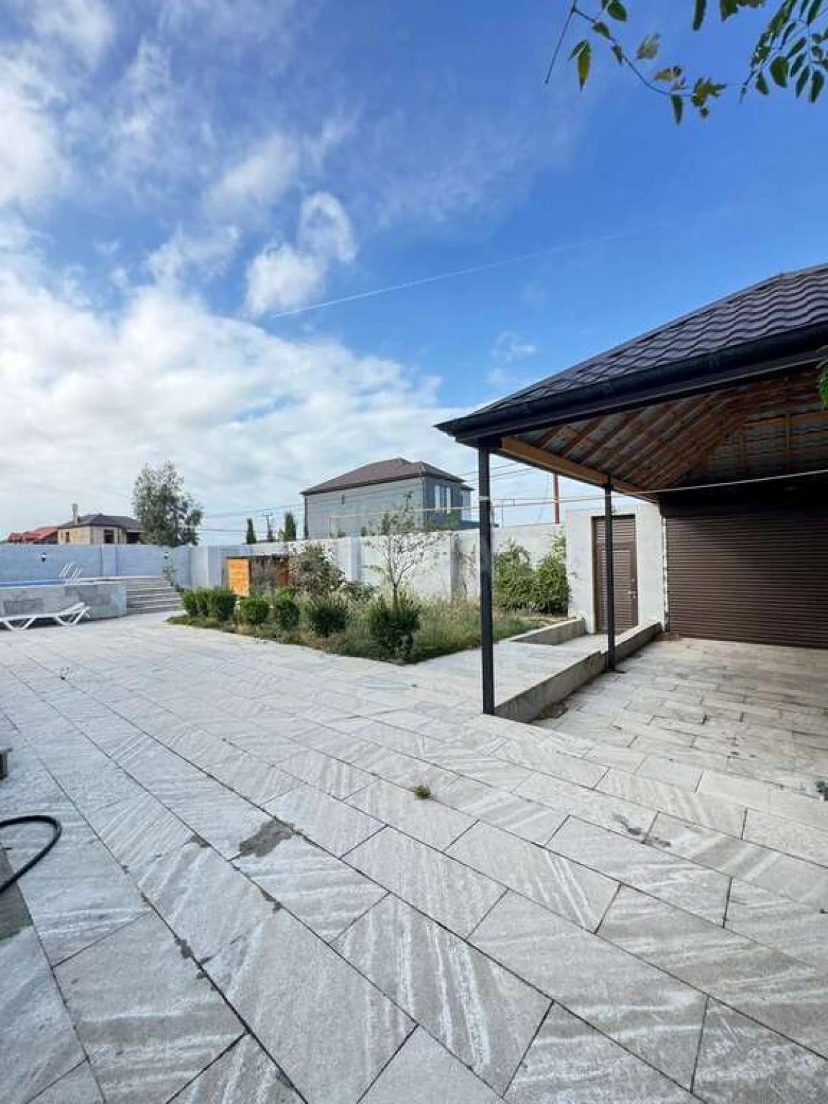 Satılır 5 otaqlı həyət evi 200 m²