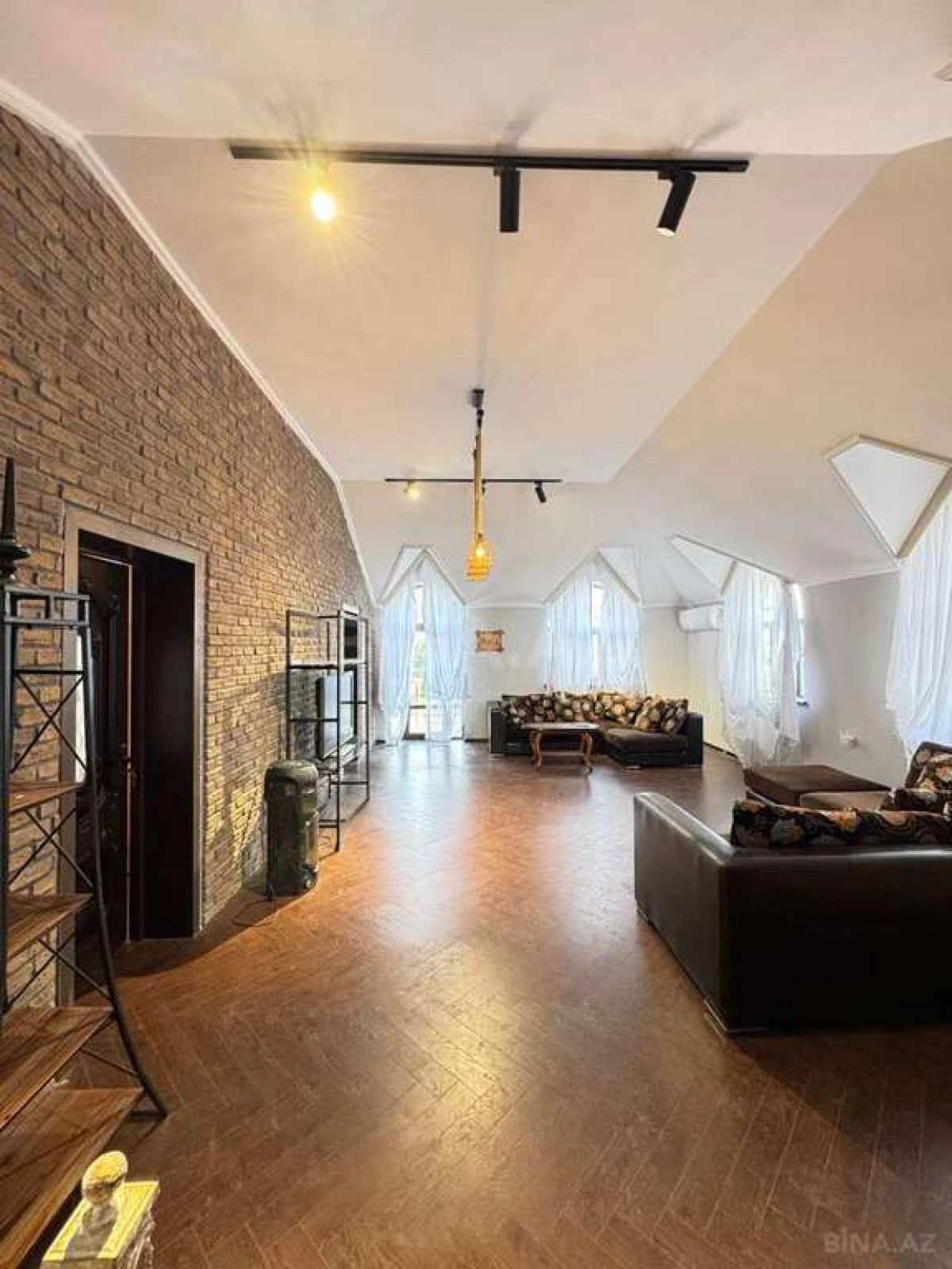 Satılır 5 otaqlı həyət evi 200 m²