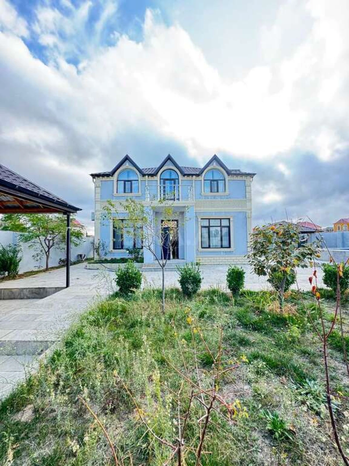 Satılır 5 otaqlı həyət evi 200 m²