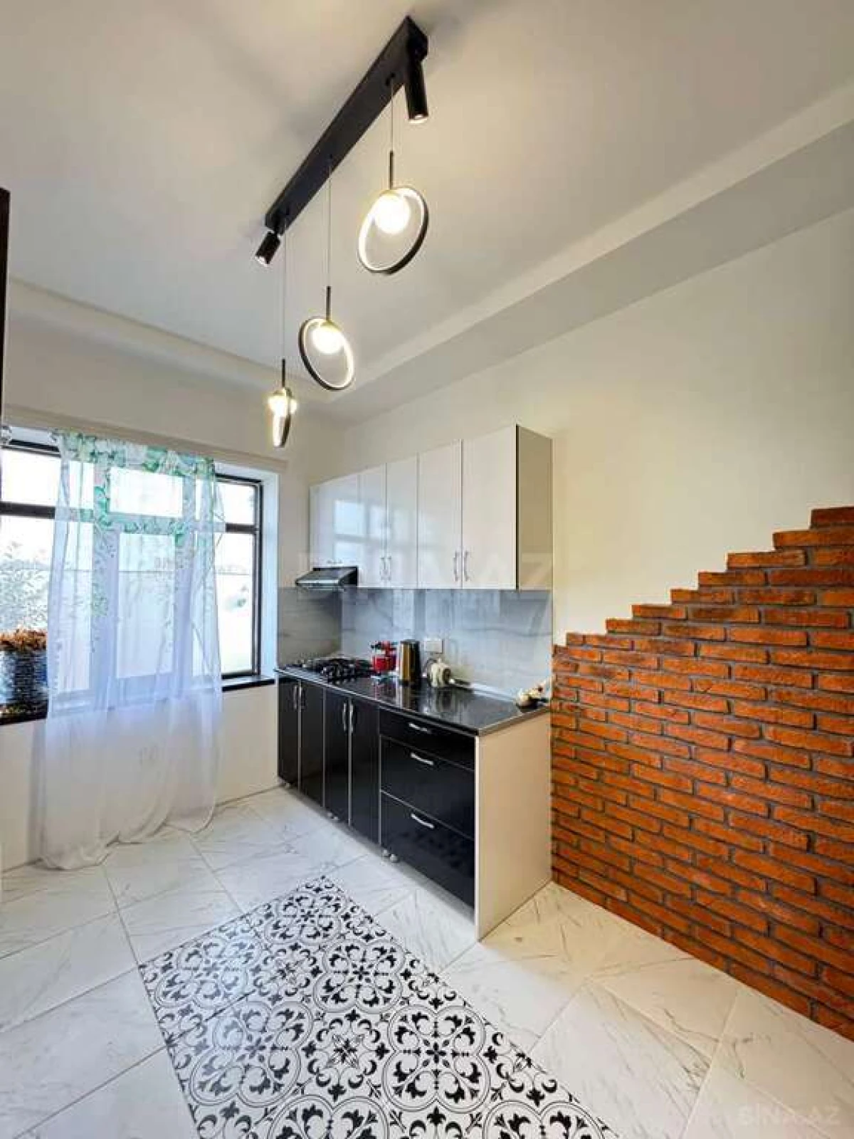 Satılır 5 otaqlı həyət evi 200 m²