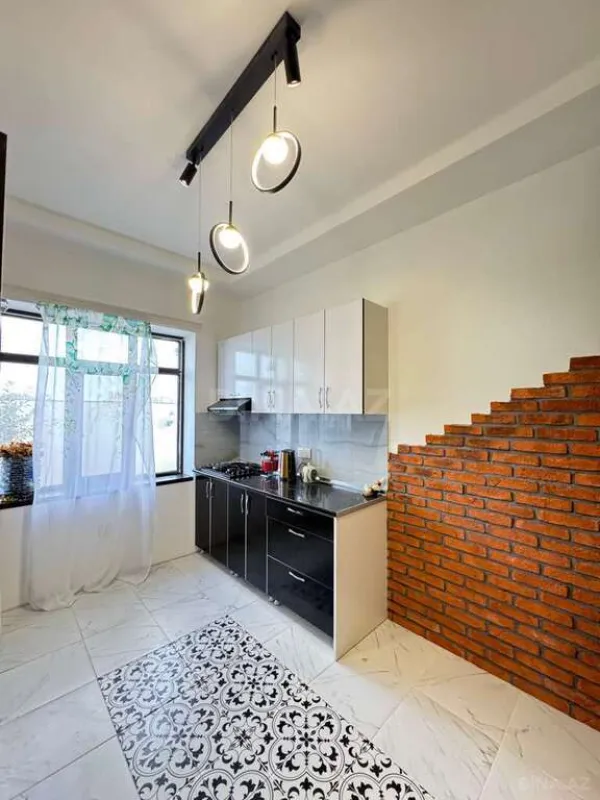 Satılır 5 otaqlı həyət evi 200 m²