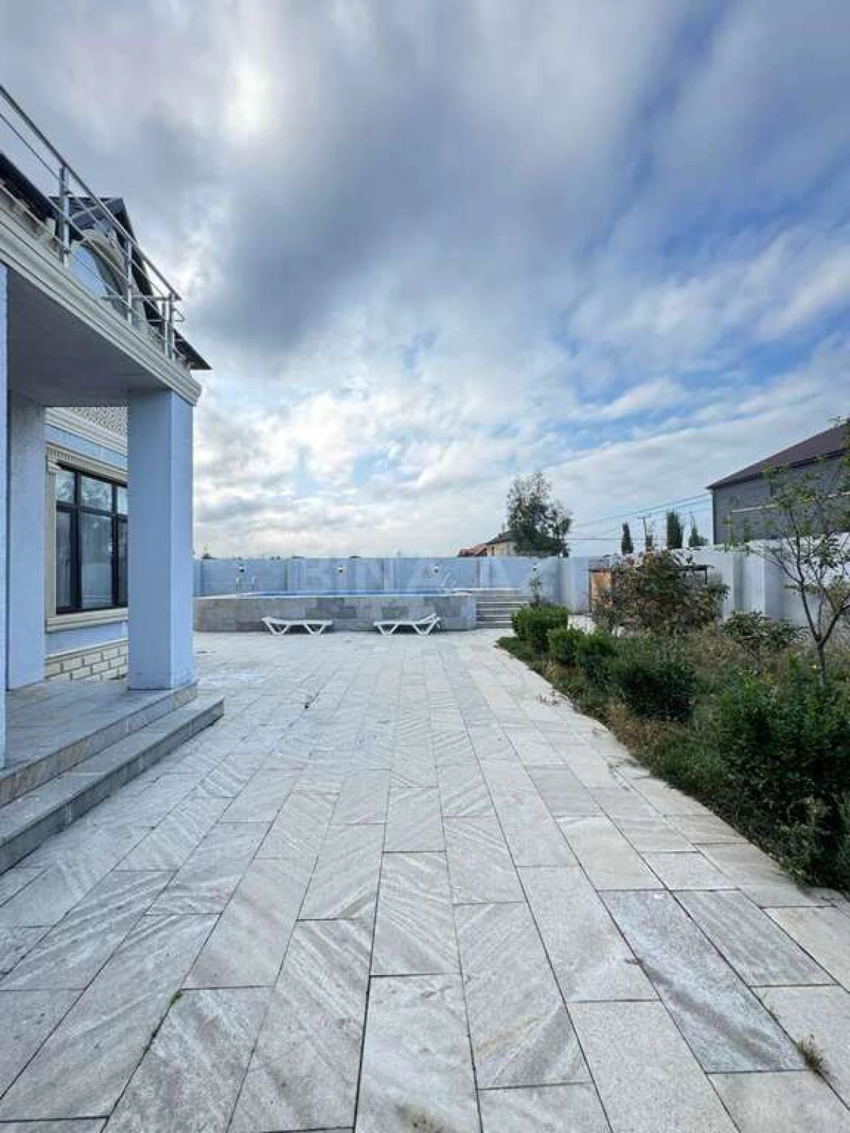 Satılır 5 otaqlı həyət evi 200 m²
