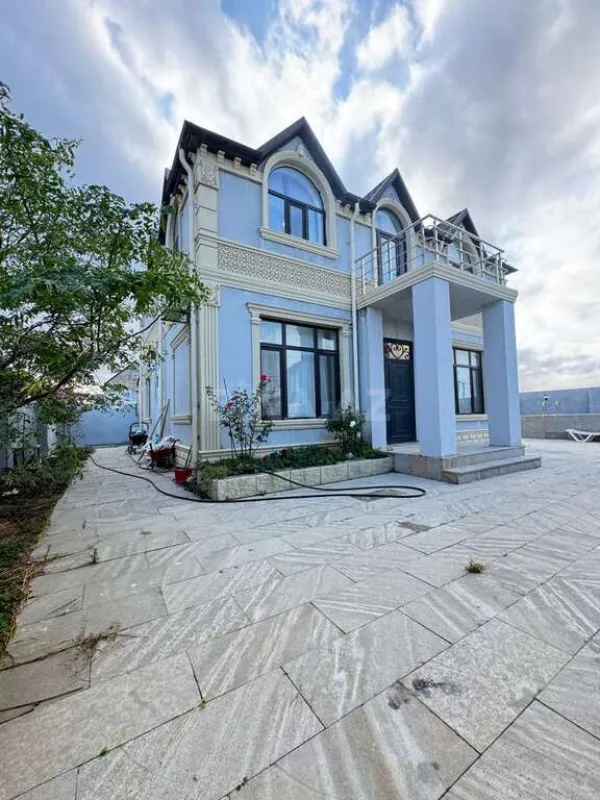 Satılır 5 otaqlı həyət evi 200 m²