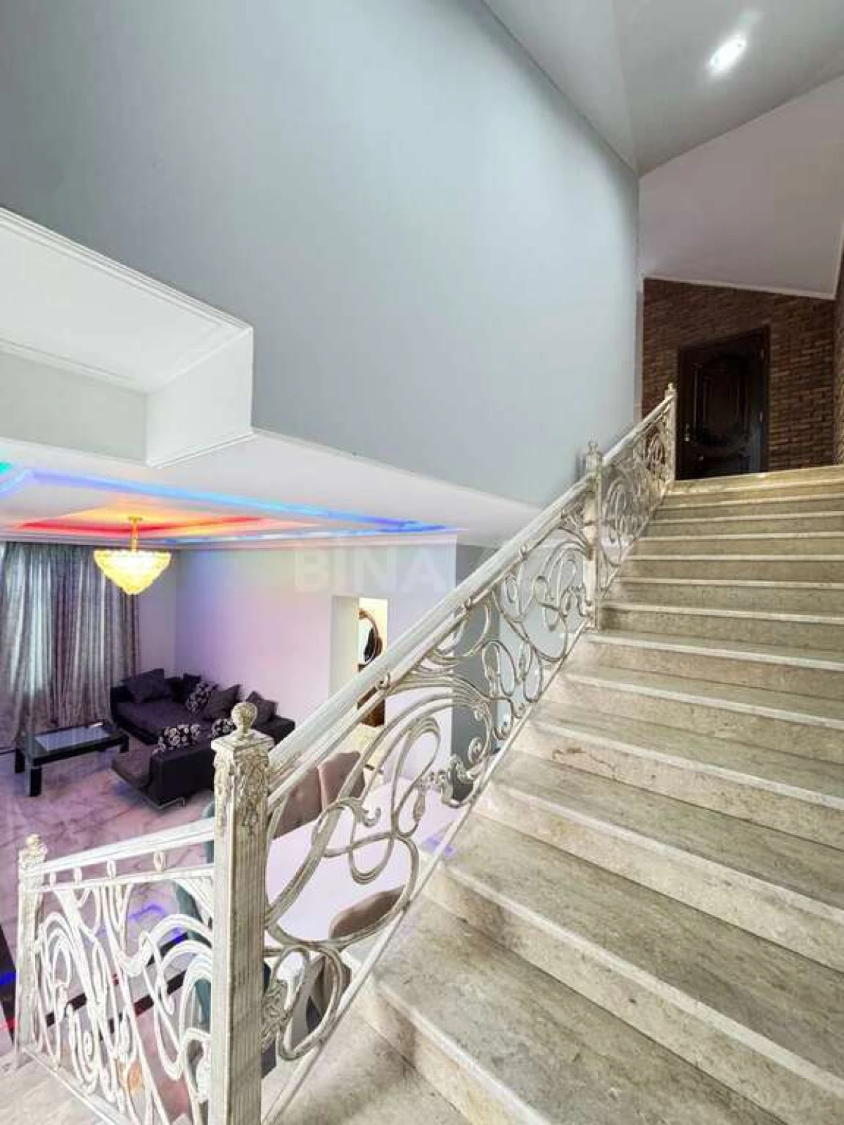 Satılır 5 otaqlı həyət evi 200 m²