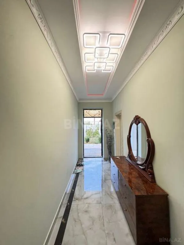 Satılır 5 otaqlı həyət evi 200 m²