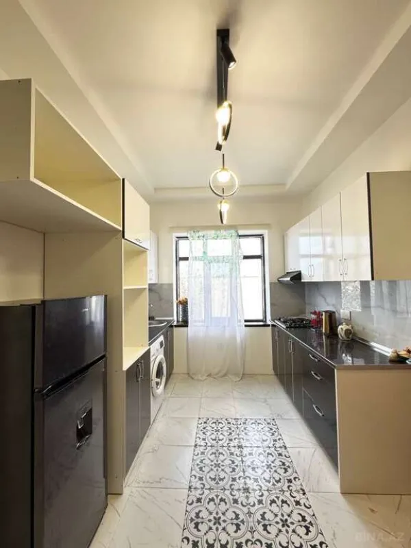 Satılır 5 otaqlı həyət evi 200 m²
