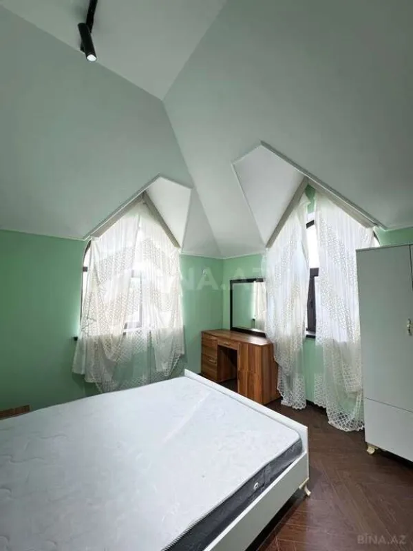 Satılır 5 otaqlı həyət evi 200 m²