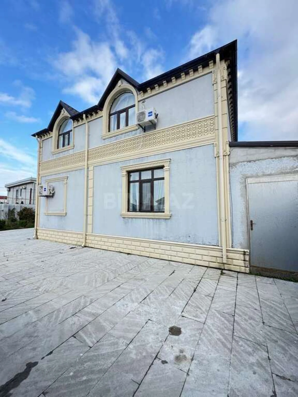 Satılır 5 otaqlı həyət evi 200 m²