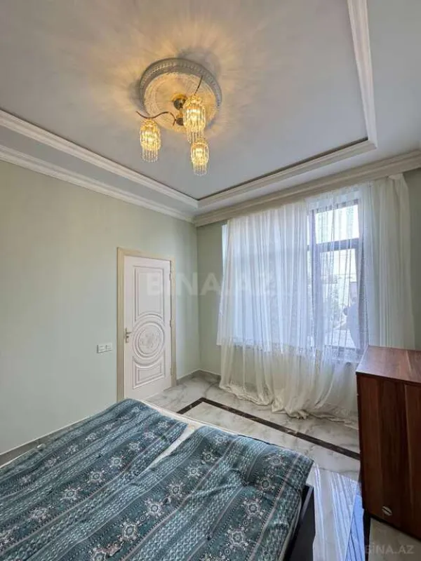 Satılır 5 otaqlı həyət evi 200 m²