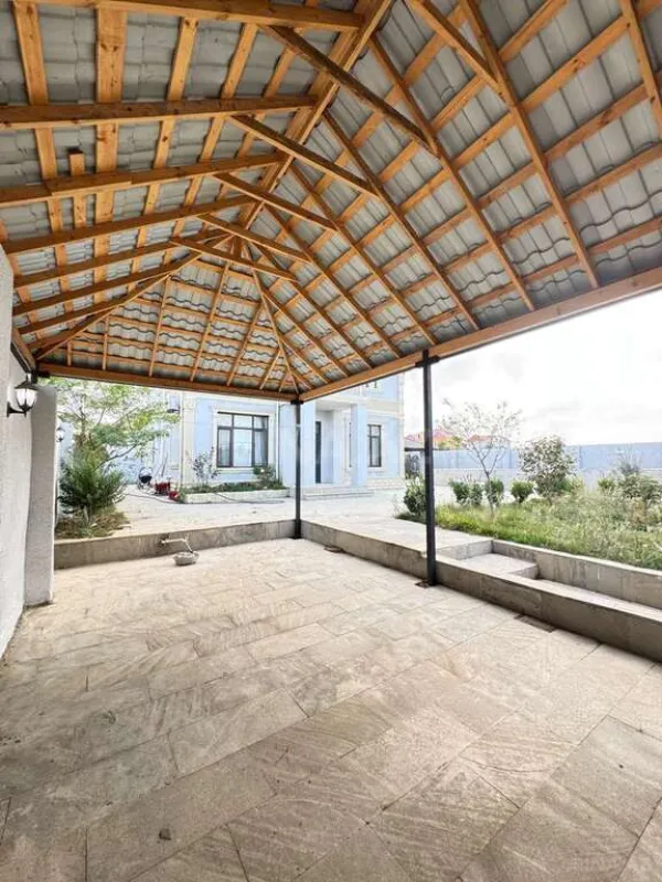 Satılır 5 otaqlı həyət evi 200 m²