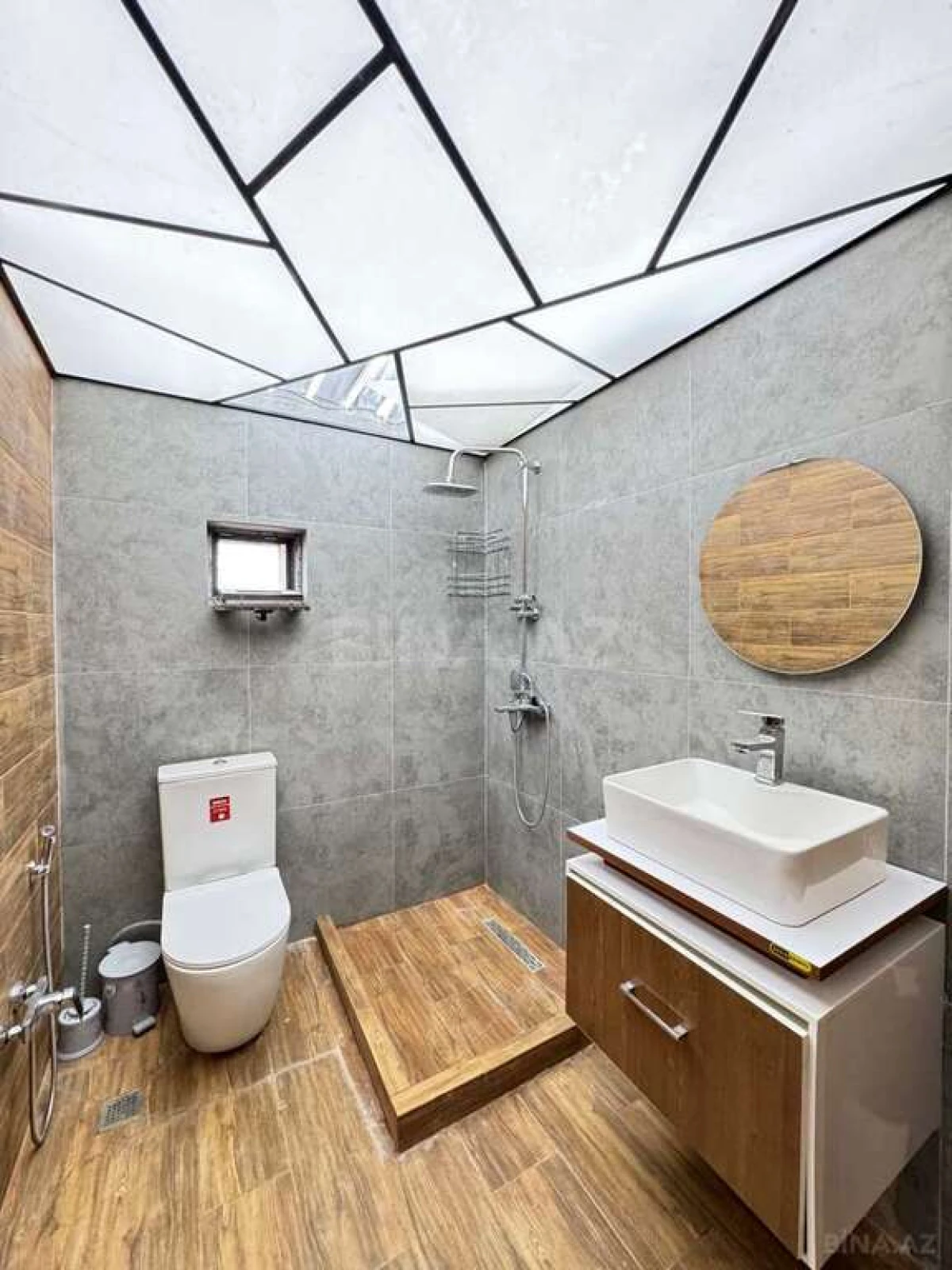 Satılır 5 otaqlı həyət evi 200 m²