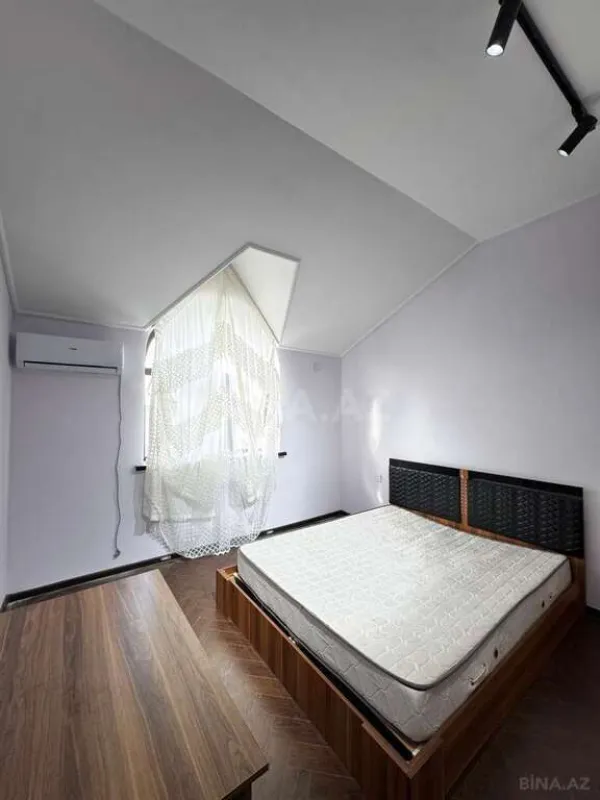 Satılır 5 otaqlı həyət evi 200 m²