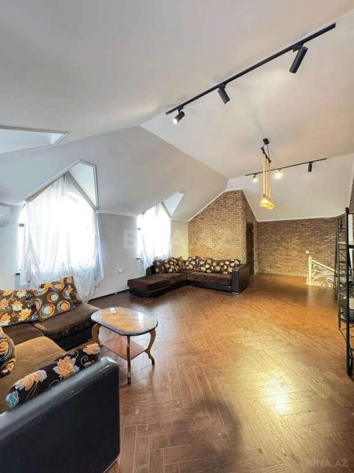 Satılır 5 otaqlı həyət evi 200 m²