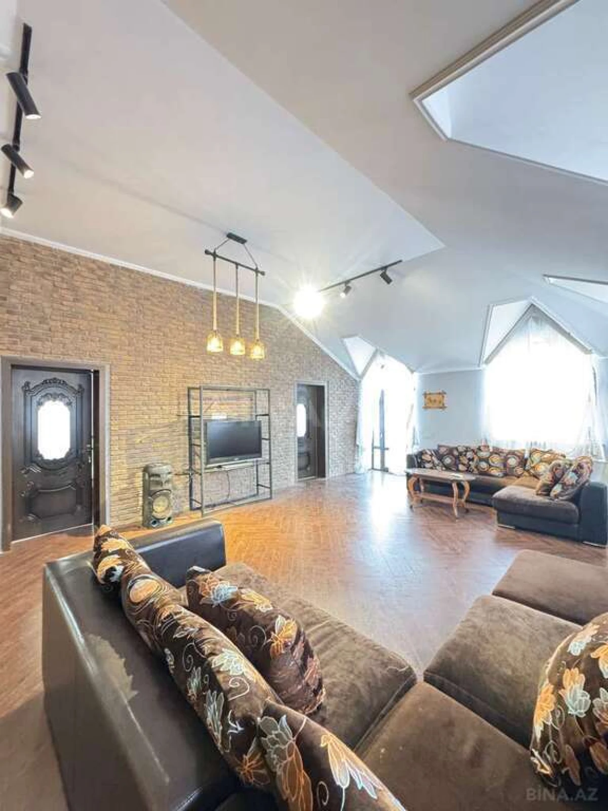 Satılır 5 otaqlı həyət evi 200 m²