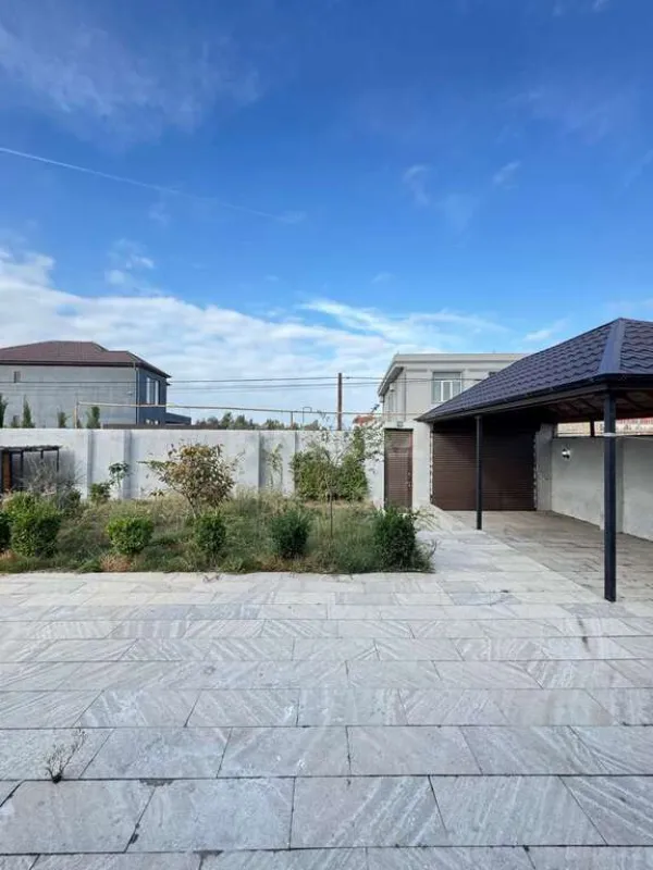 Satılır 5 otaqlı həyət evi 200 m²