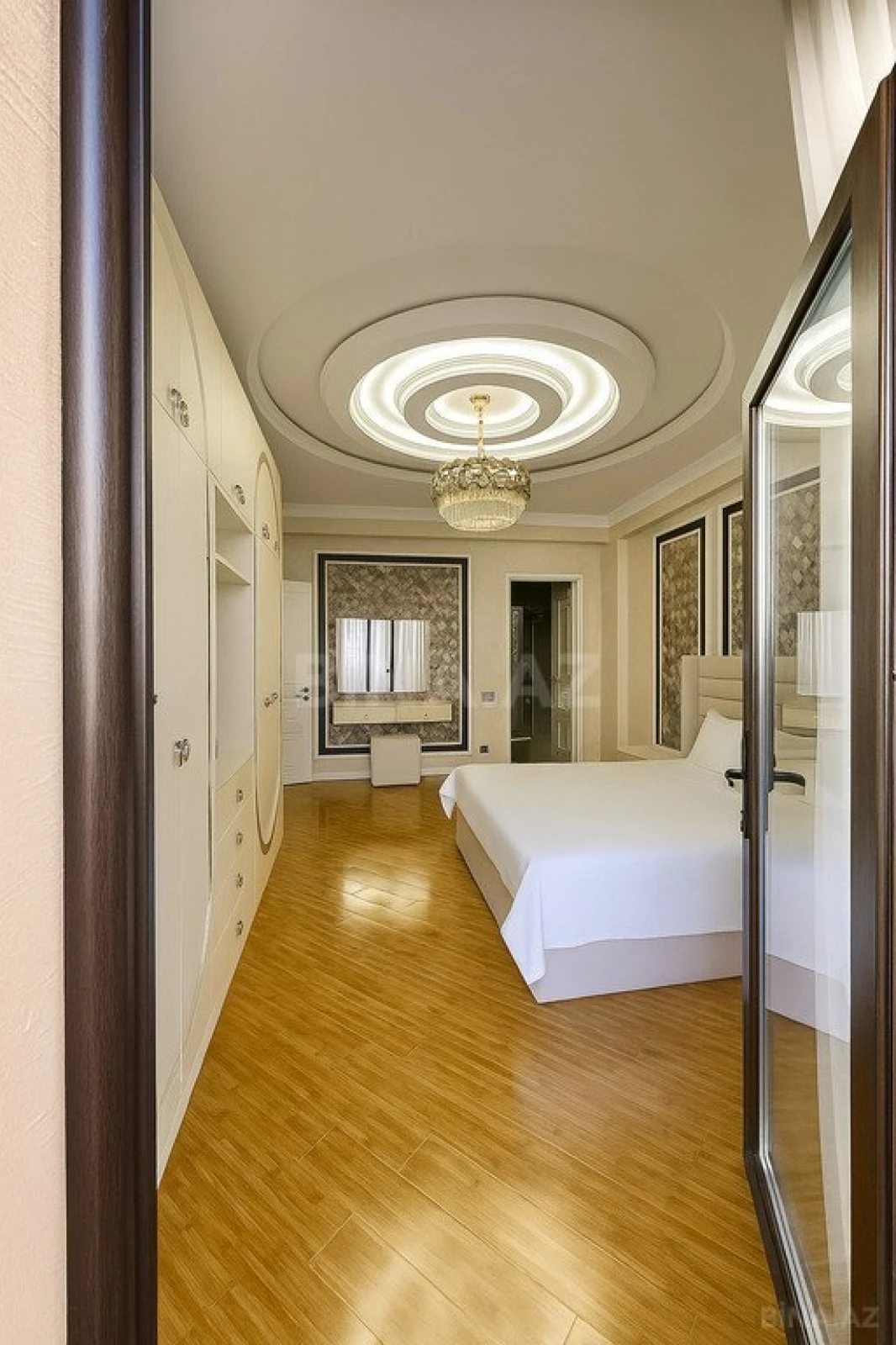 Kirayə verilir 3 otaqlı mənzil 145 m²