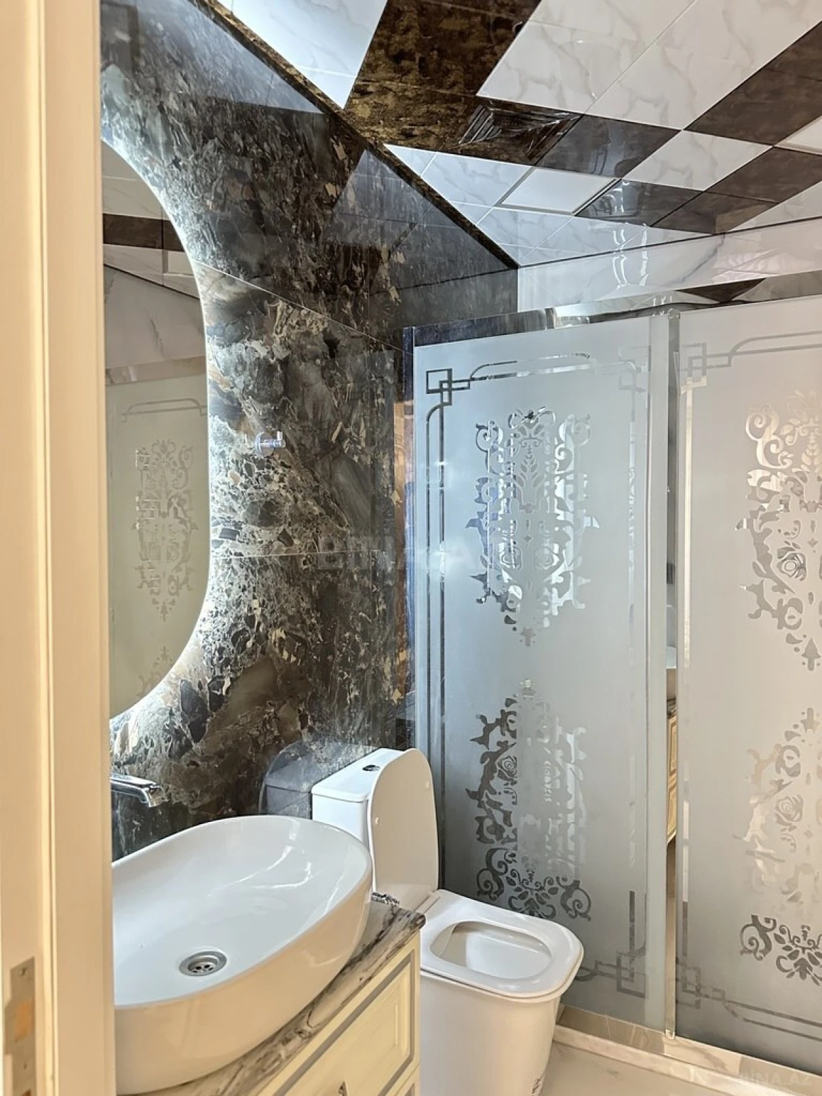 Kirayə verilir 3 otaqlı mənzil 145 m²