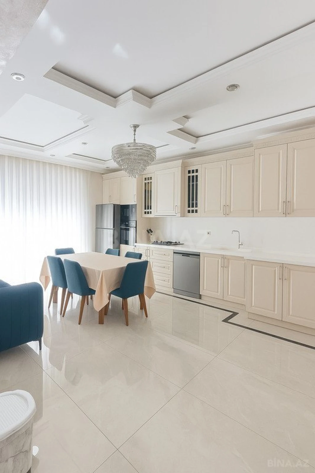 Kirayə verilir 3 otaqlı mənzil 145 m²