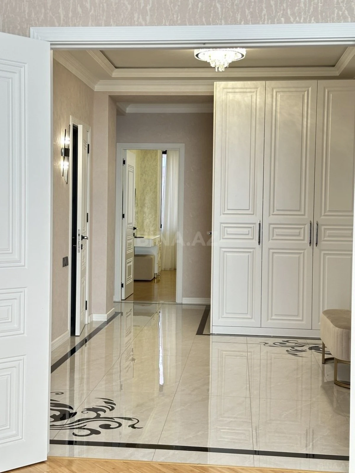 Kirayə verilir 3 otaqlı mənzil 145 m²