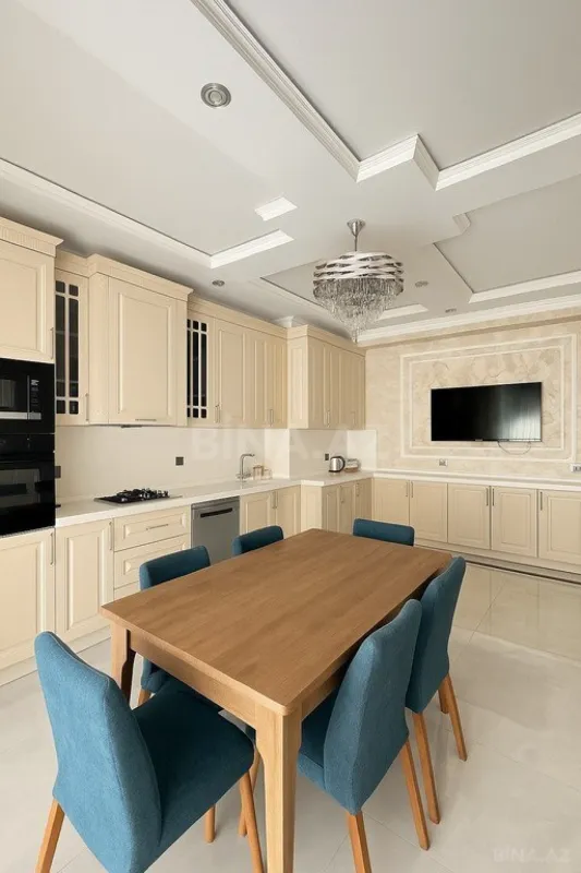 Kirayə verilir 3 otaqlı mənzil 145 m²