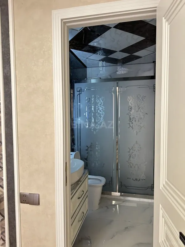 Kirayə verilir 3 otaqlı mənzil 145 m²