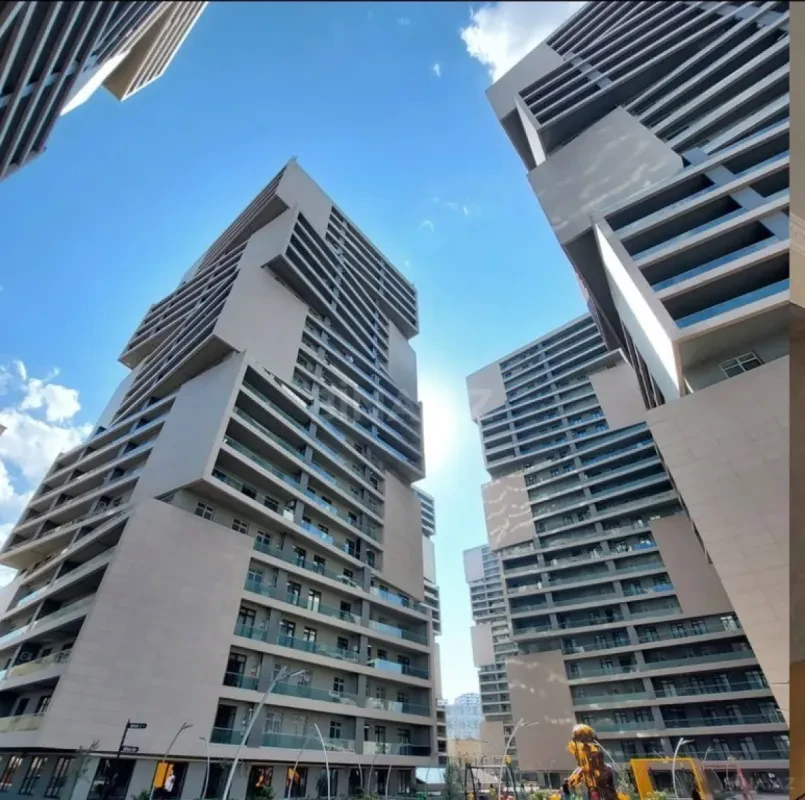 Satılır 3 otaqlı mənzil 105 m²