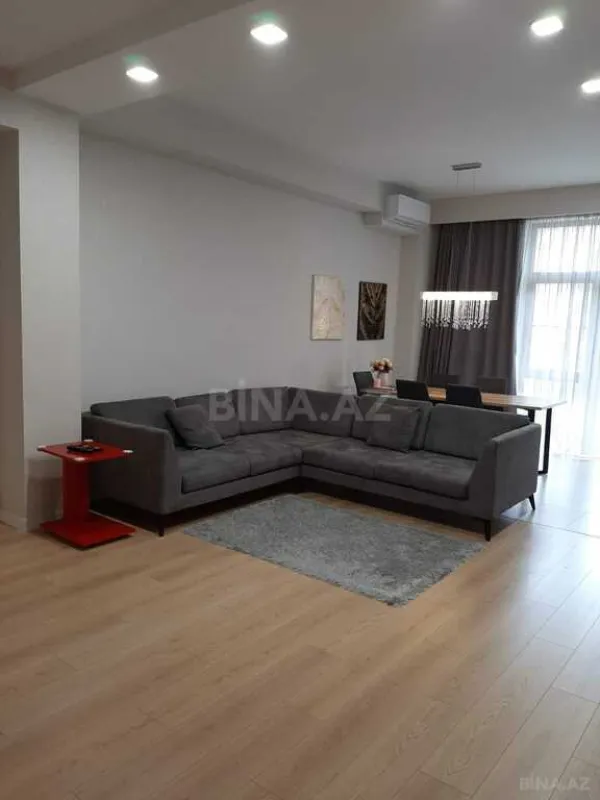 Kirayə verilir 3 otaqlı mənzil 101 m²