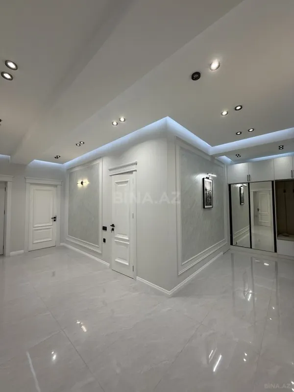 Satılır 3 otaqlı mənzil 132 m²