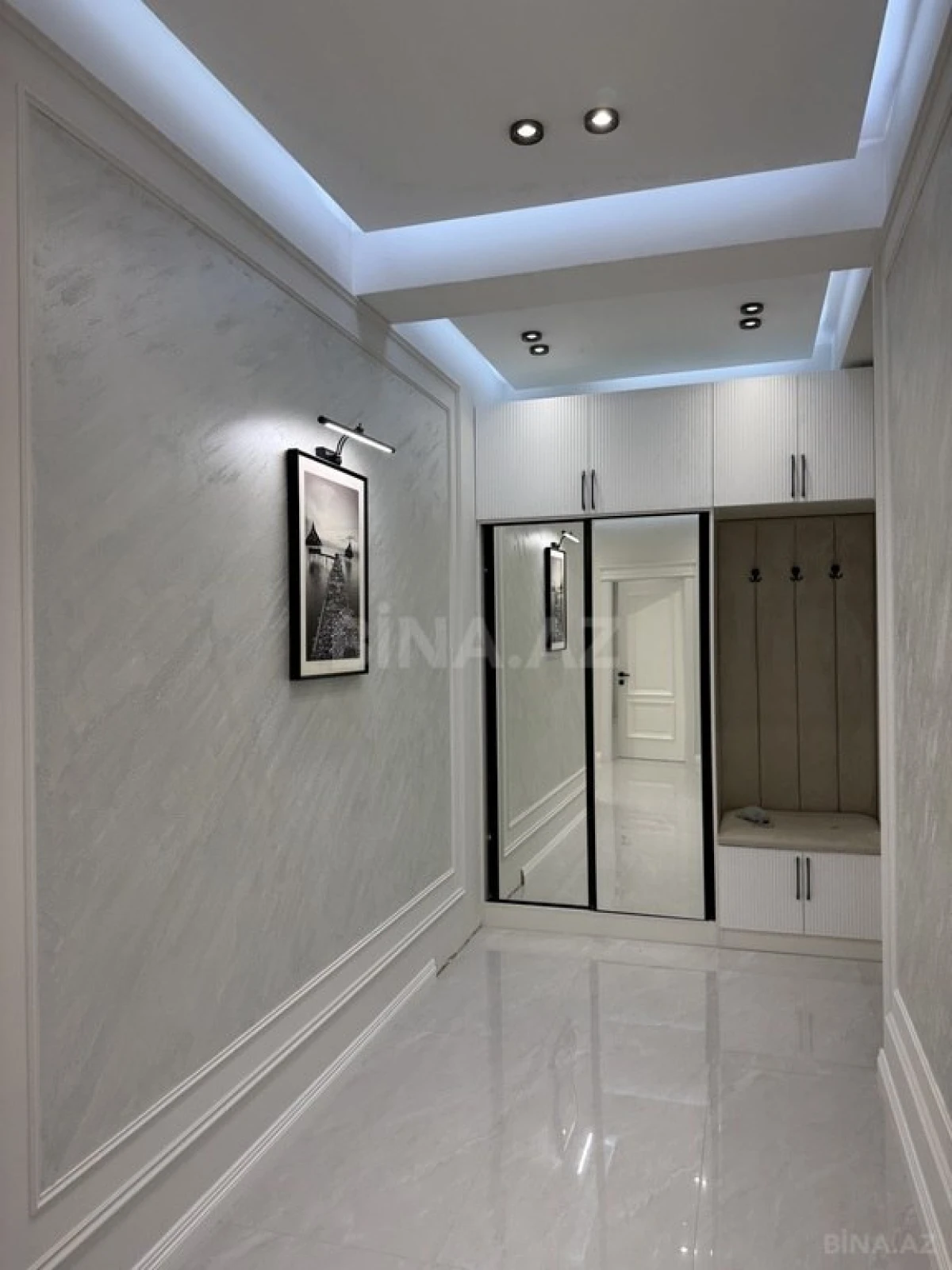 Satılır 3 otaqlı mənzil 132 m²