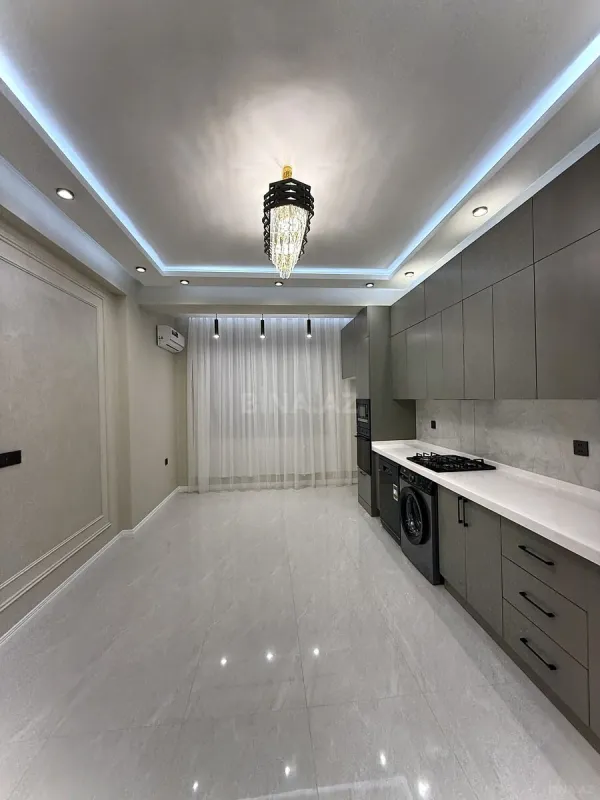 Satılır 3 otaqlı mənzil 132 m²