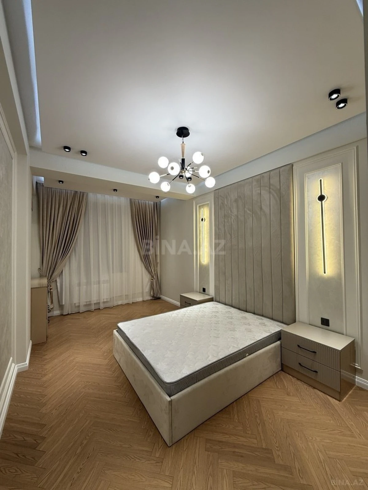 Satılır 3 otaqlı mənzil 132 m²