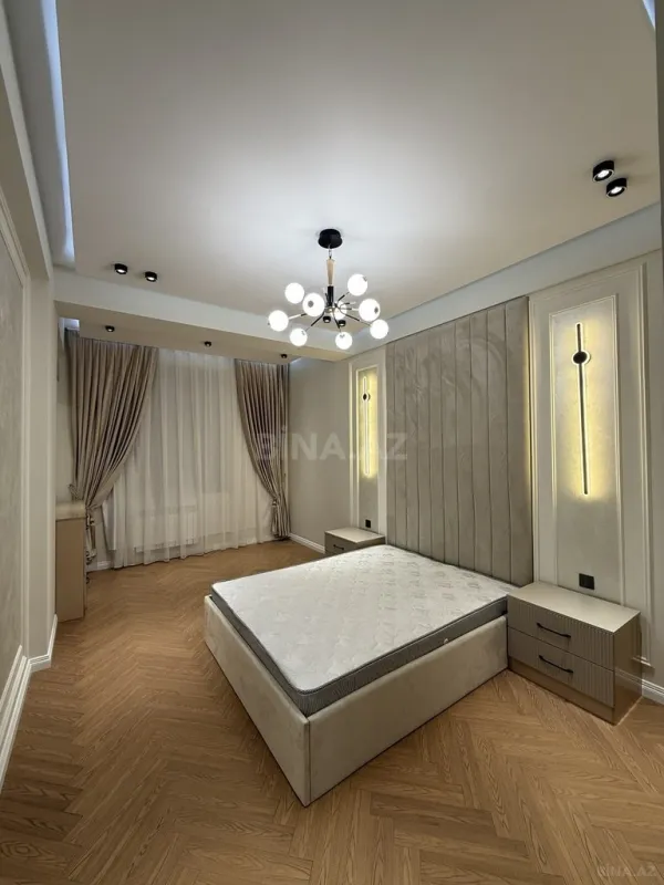 Satılır 3 otaqlı mənzil 132 m²