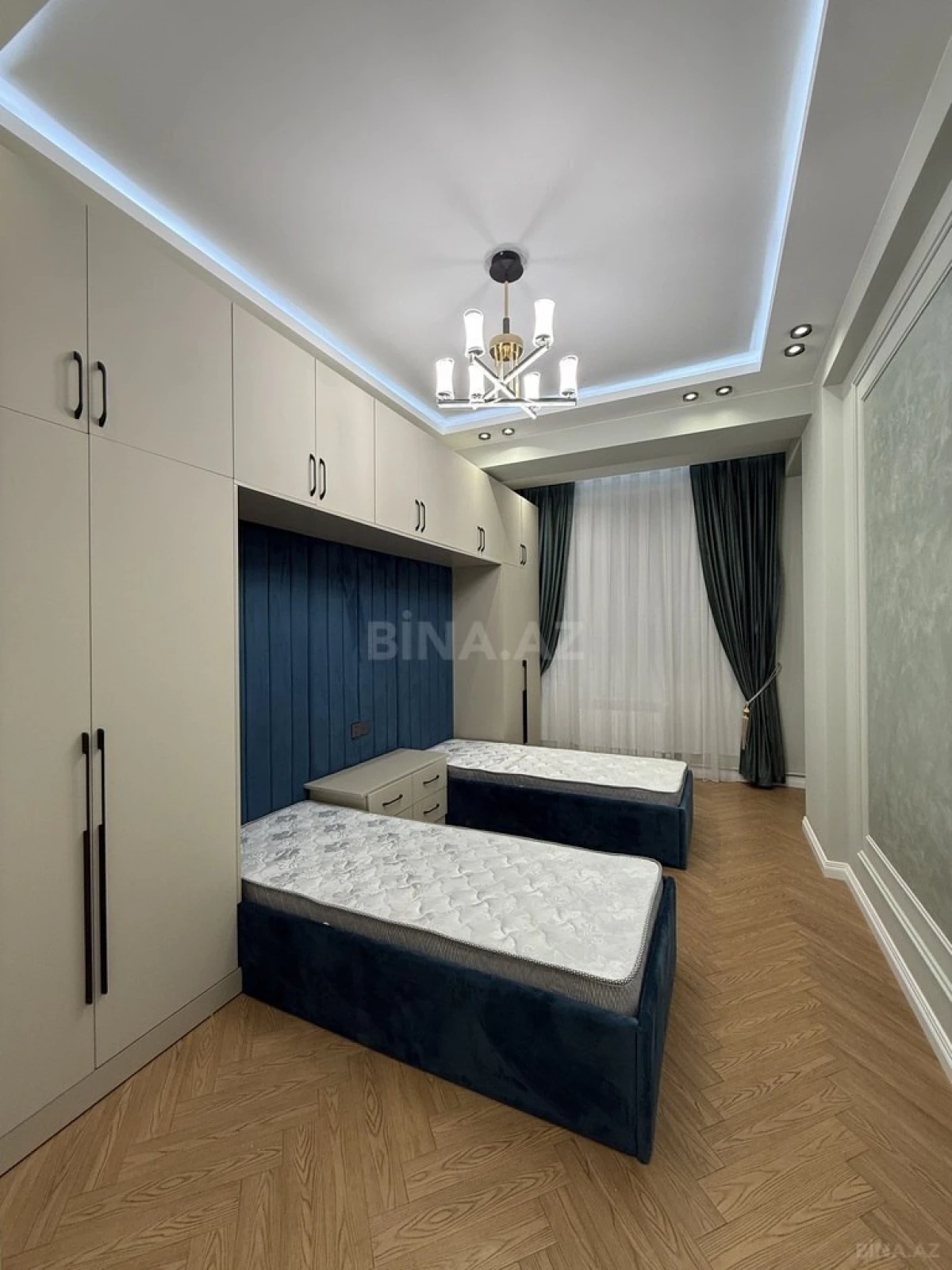 Satılır 3 otaqlı mənzil 132 m²