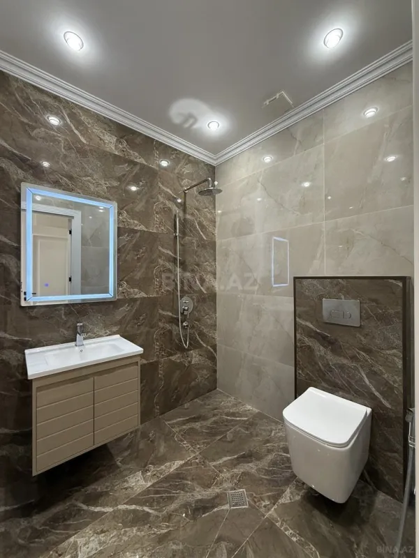 Satılır 3 otaqlı mənzil 132 m²