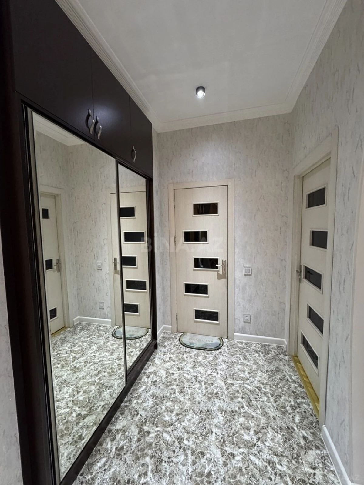 Satılır 2 otaqlı mənzil 70 m²