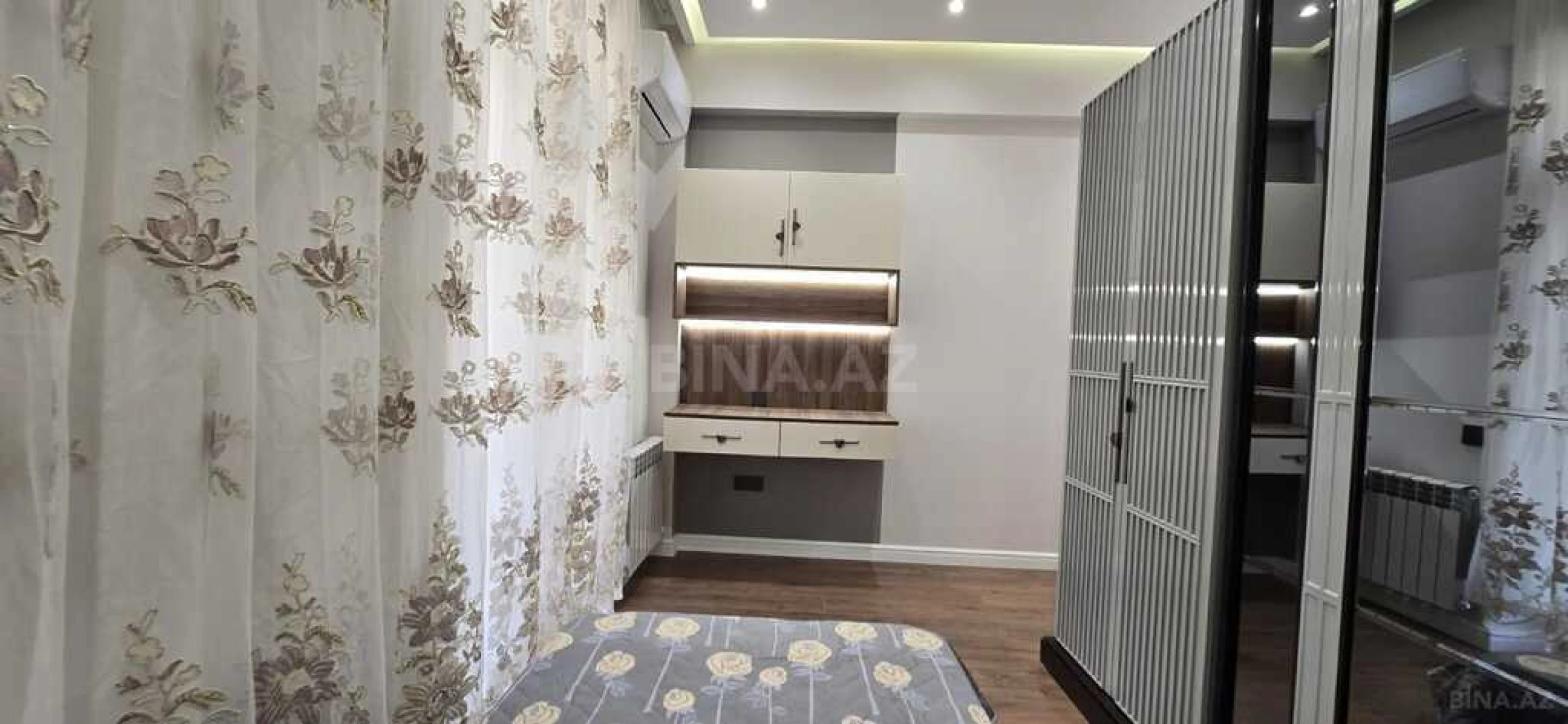 Kirayə verilir 4 otaqlı mənzil 165 m²