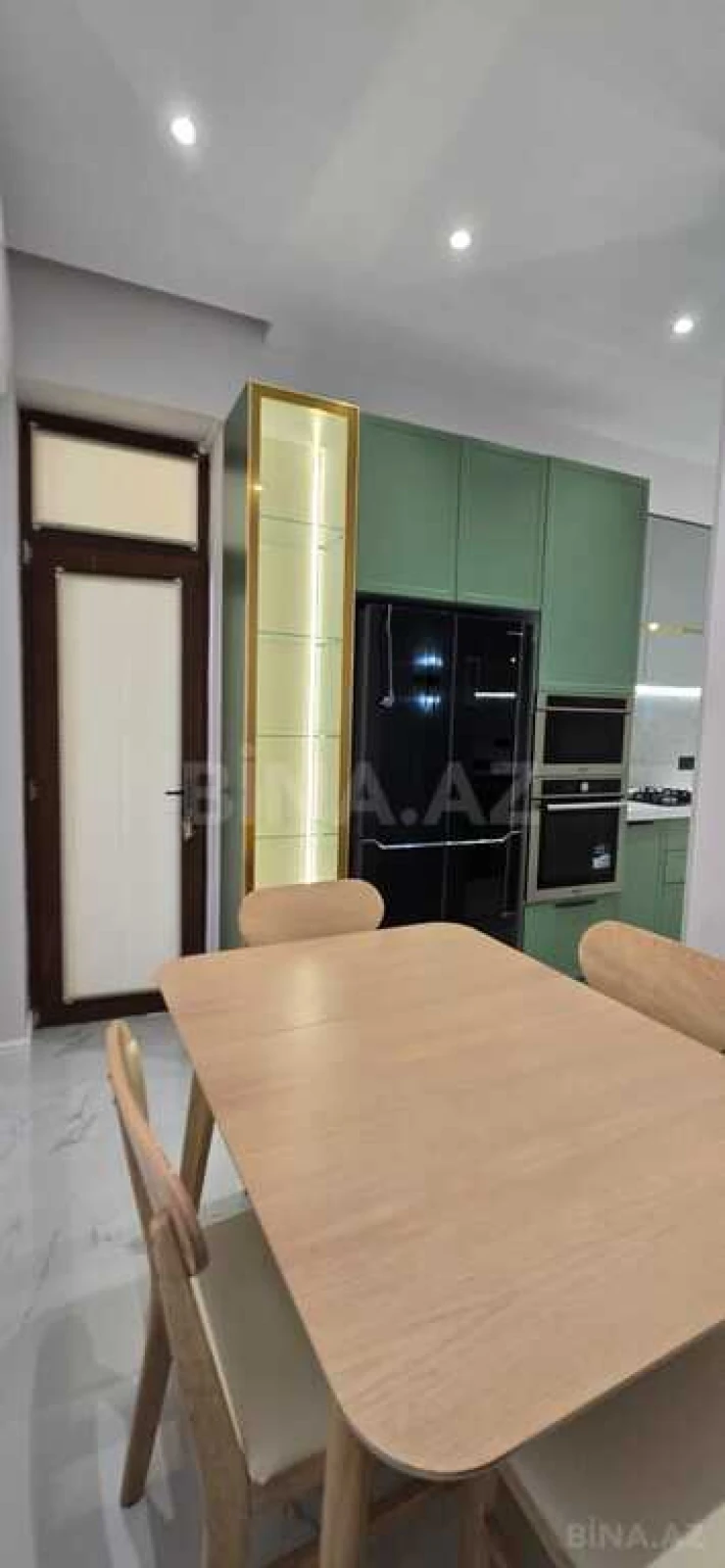 Kirayə verilir 4 otaqlı mənzil 165 m²