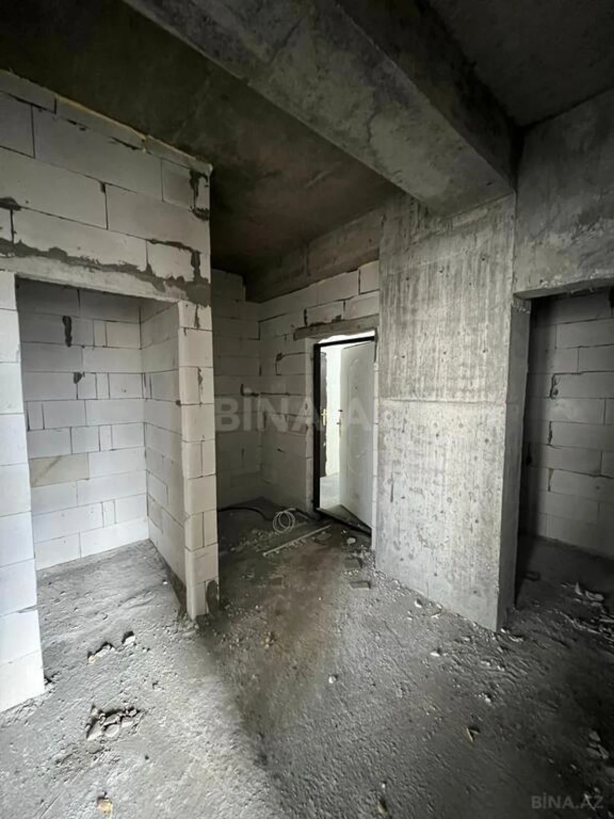 Satılır 4 otaqlı mənzil 174 m²