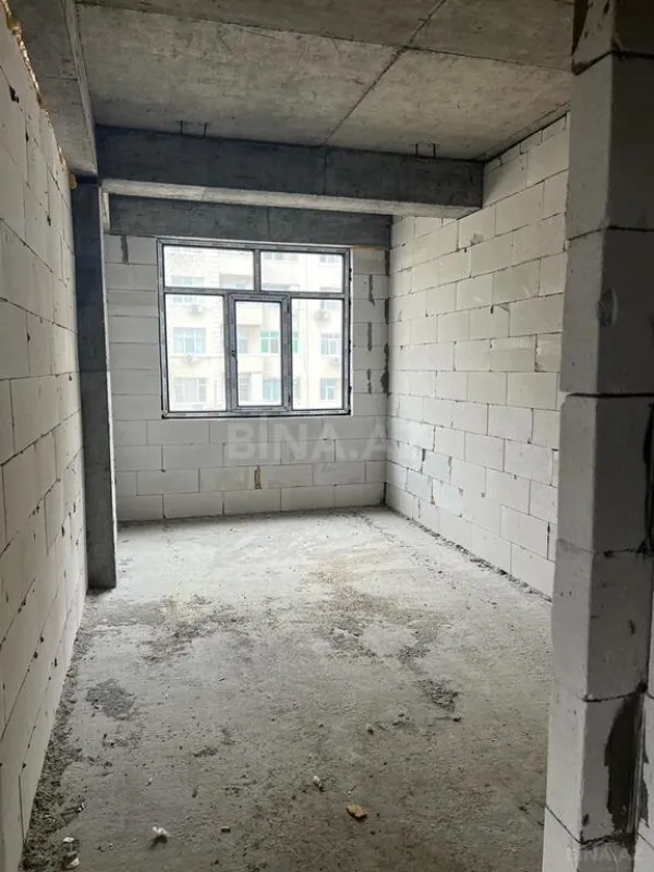 Satılır 4 otaqlı mənzil 174 m²