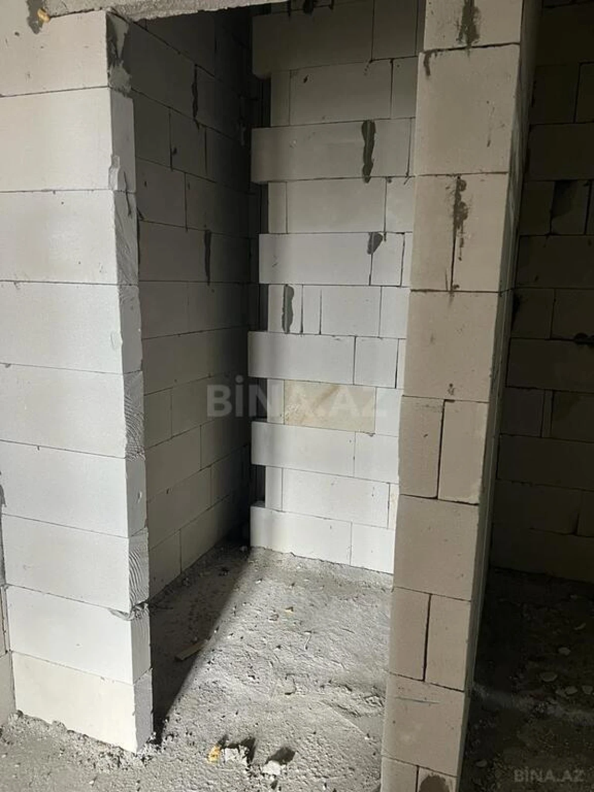 Satılır 4 otaqlı mənzil 174 m²