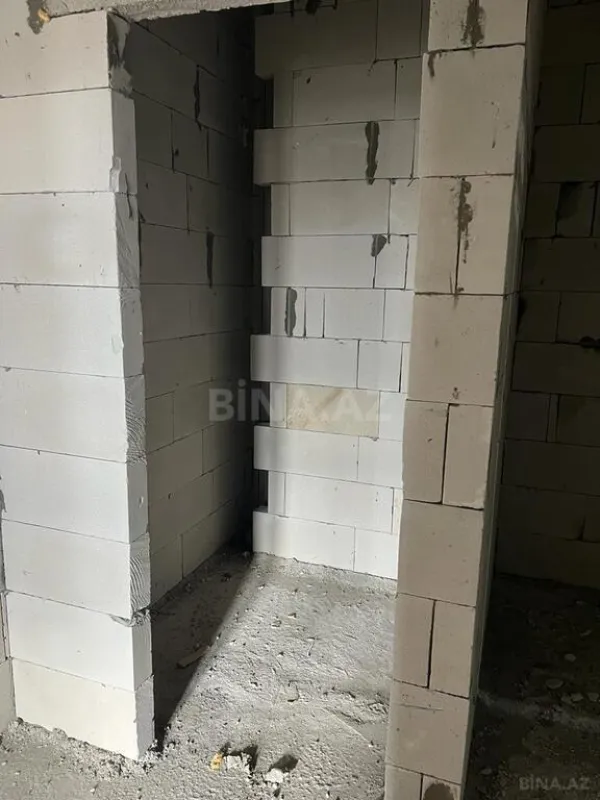 Satılır 4 otaqlı mənzil 174 m²