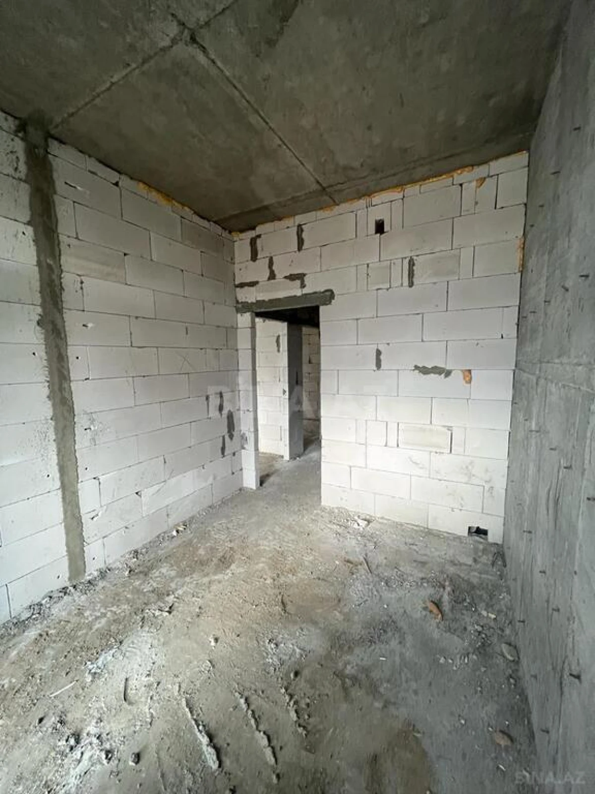 Satılır 4 otaqlı mənzil 174 m²