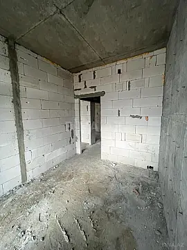 Satılır 4 otaqlı mənzil 174 m²