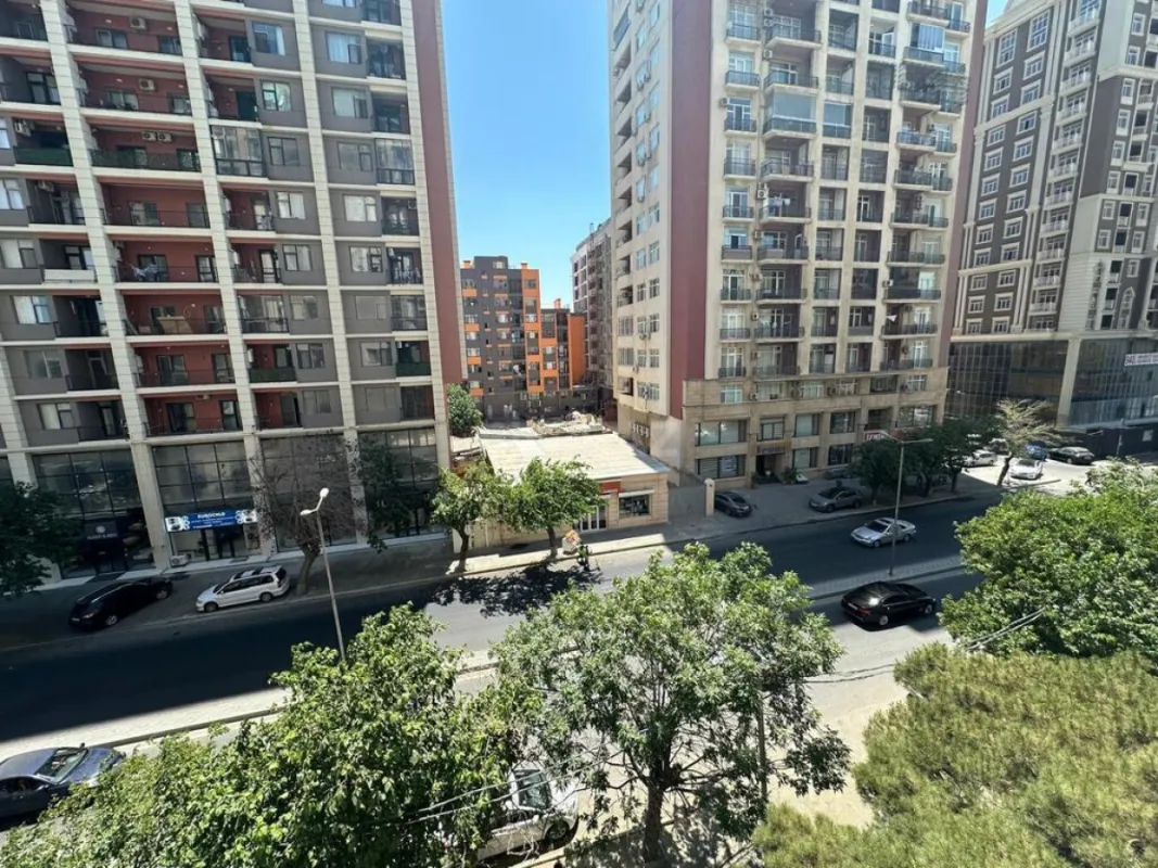 Satılır 3 otaqlı mənzil 134.5 m²