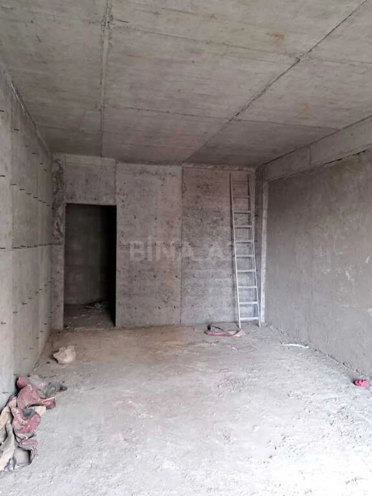 Satılır 3 otaqlı mənzil 134.5 m²