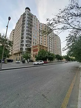 Satılır 3 otaqlı mənzil 134.5 m²