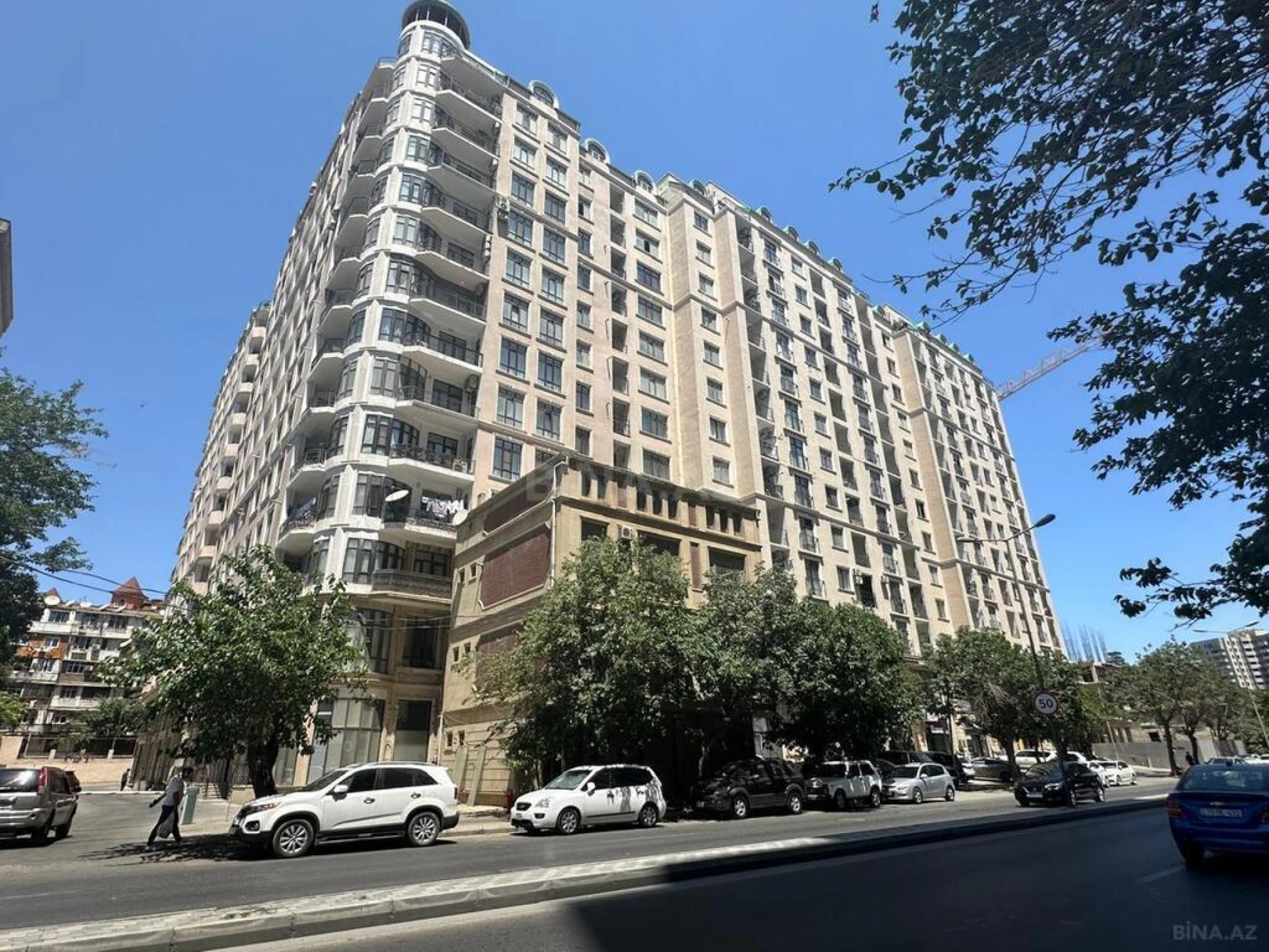 Satılır 3 otaqlı mənzil 134.5 m²
