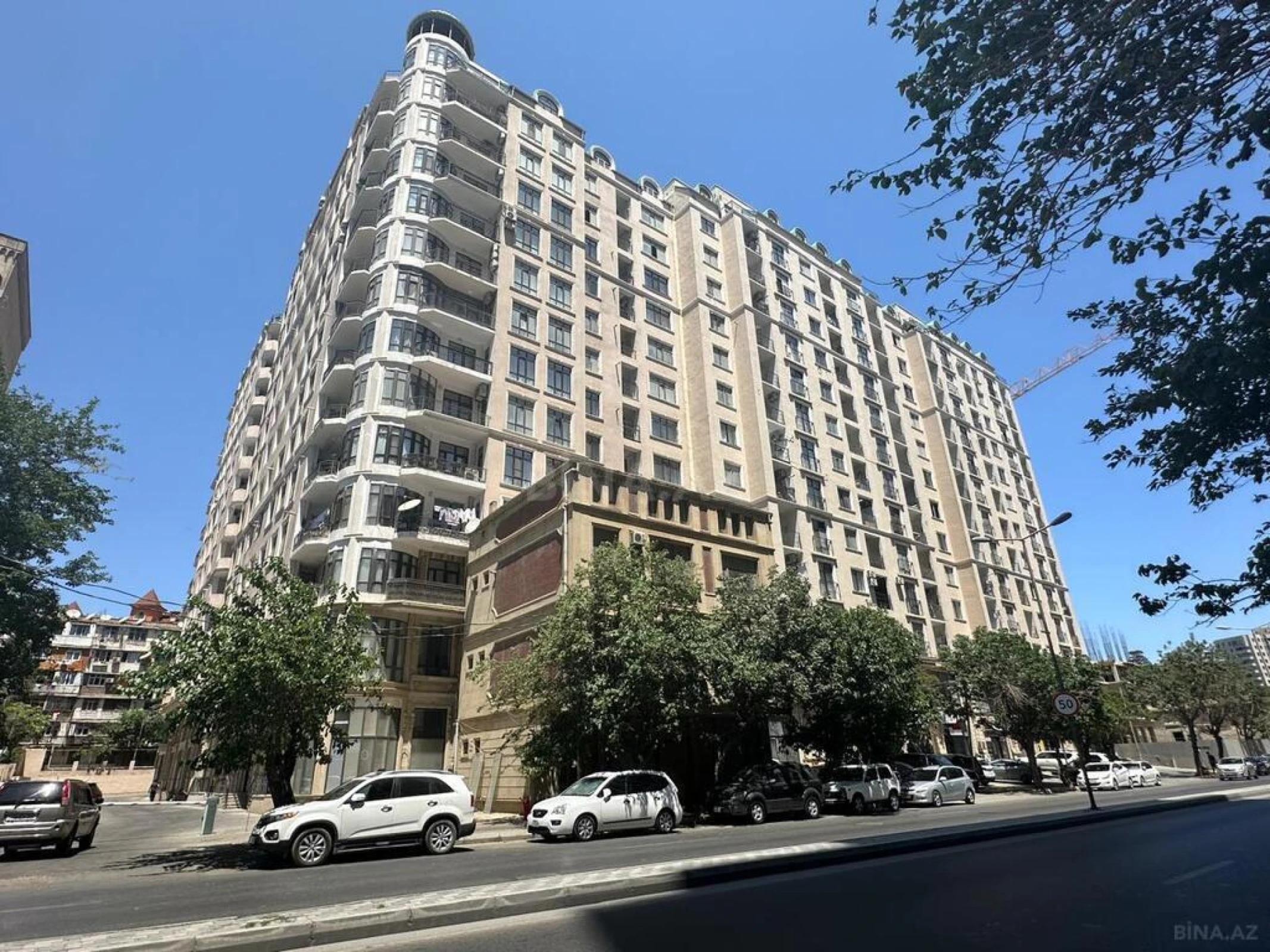 Satılır 3 otaqlı mənzil 134.5 m²