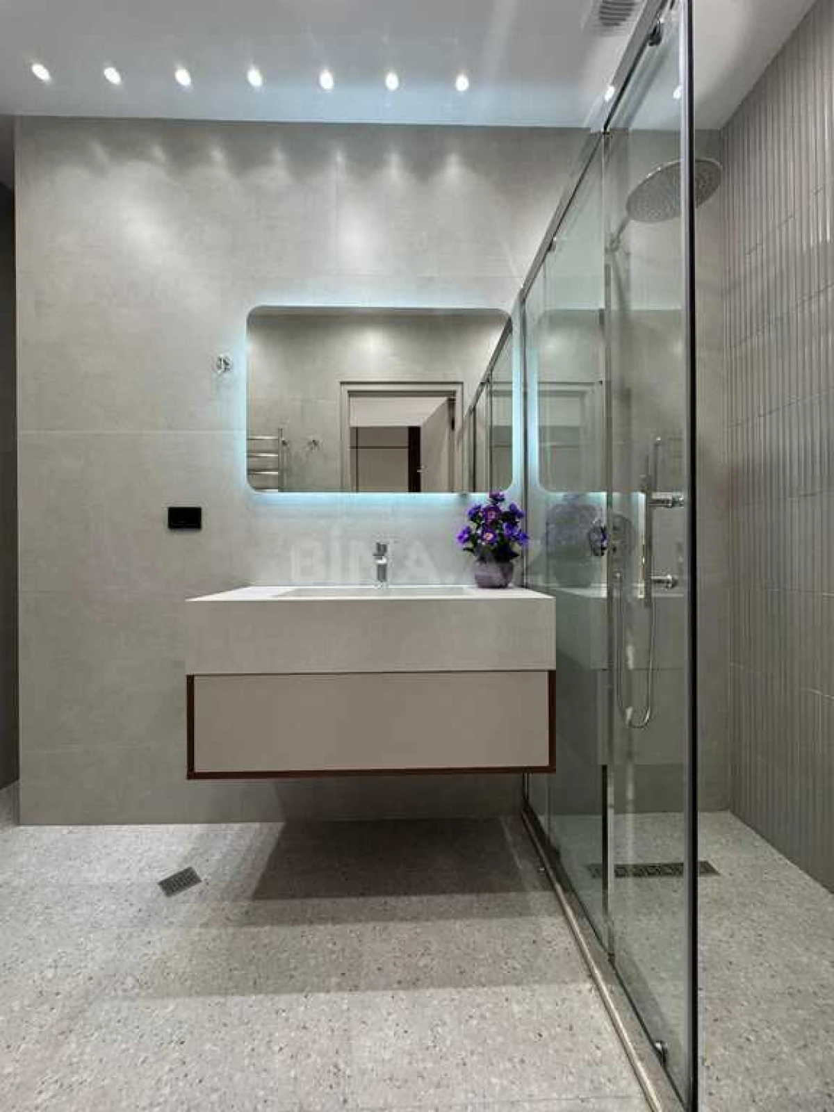 Kirayə verilir 3 otaqlı mənzil 135 m²